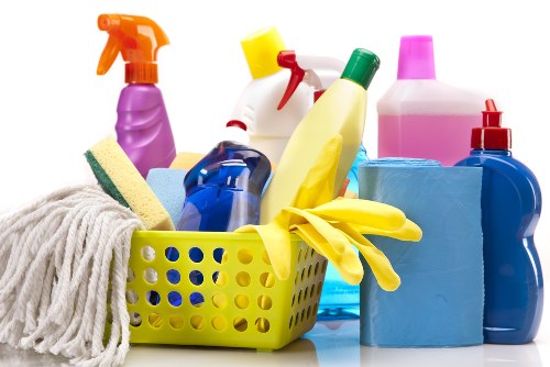 Safe handling of cleaning products and controlled work methods